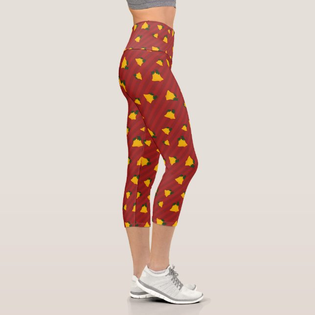Leggings Capri Holiday Red Gold Stripe Bells Christmas (Derecha)