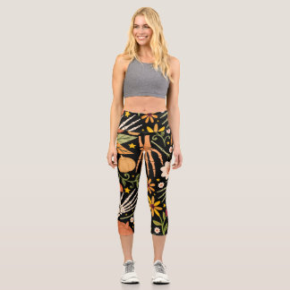 Leggings Capri Huesos de Halloween, patrón sin costuras florales.