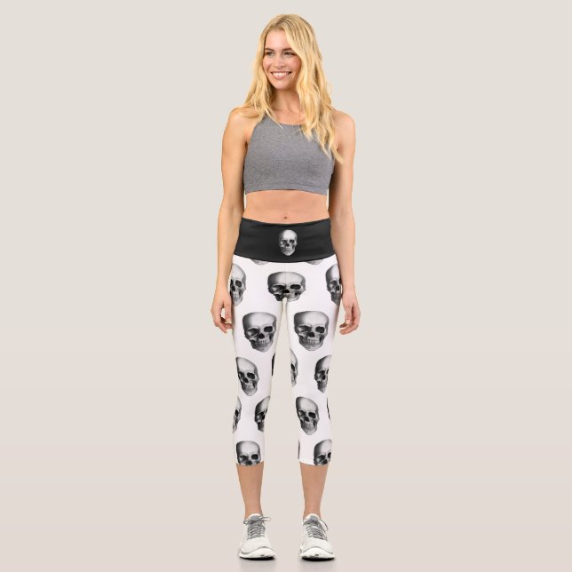 Leggings Capri Impresión repetitiva del cráneo gótico (Anverso)