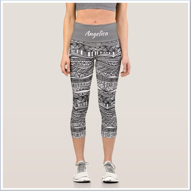 Leggings Capri Impresión tribal Boho en blanco y negro (Bookmark my store! https://www.zazzle.com/store/capricepetit)