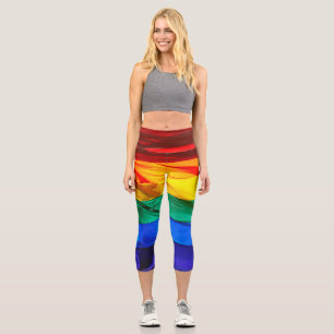 Leggings Capri La bandera del orgullo gay de SlipperyJoe's ondean