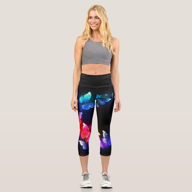 Leggings Capri Las mariposas nocturnas brillantes de Neon en el f (Anverso)
