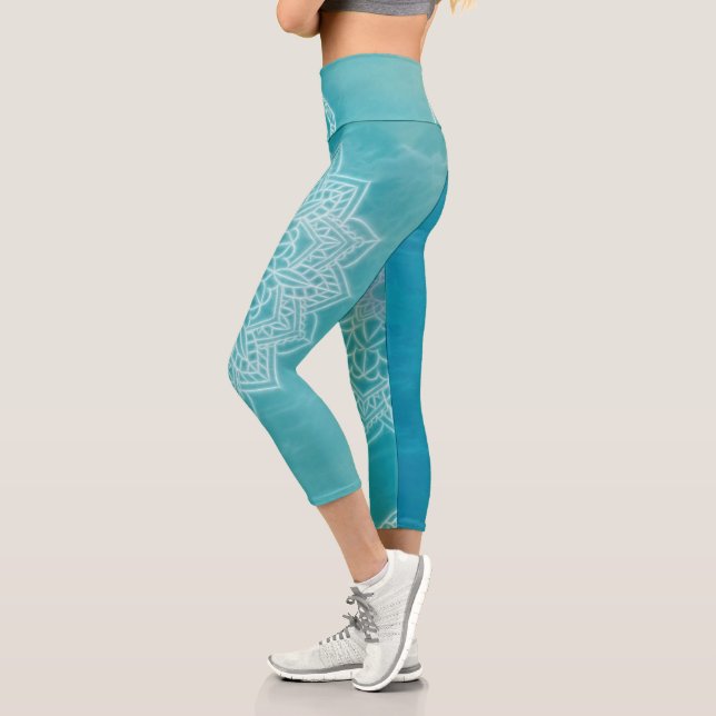 Leggings Capri Letreras capri de Mandala azul claro (Izquierda)