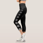 Leggings Capri Leyenda de bolas de pellejo Gris Black Crop Capri<br><div class="desc">Divertidas y divertidas temática de pickleball recortaron las leggings capri con una simple bola de pepinillo de color negro y gris oscuro en un costado. Los colores se pueden cambiar para que coincidan con los colores favoritos,  o con el esquema de color de equipo y club.</div>
