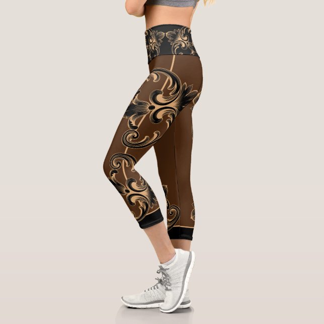 Leggings Capri Leyendas de pergamino ornamental (Izquierda)