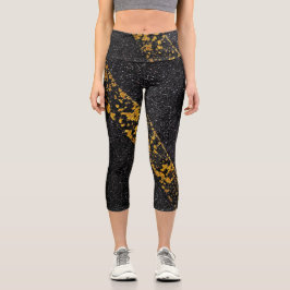 Leggings Capri Línea pintada de amarillo viejo en el camino asfal
