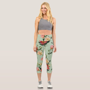 Leggings Capri Lisianthus victoriano: acuarela floral de oliva.