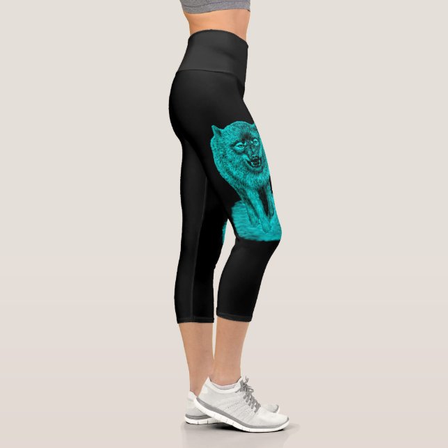 Leggings Capri Lobo negro enojado en la noche (Derecha)