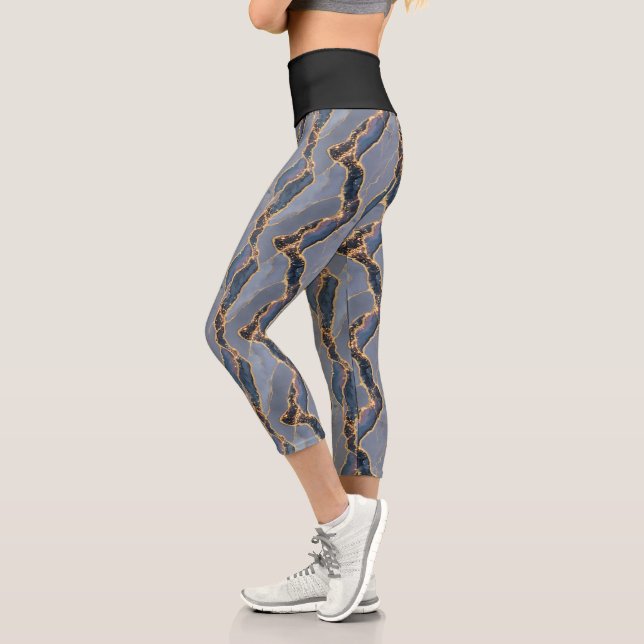 Leggings Capri Luxury Dark Gray Marble Texture with Gold Veins (Izquierda)