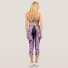 Leggings Capri Mariposa morada con patrón floral