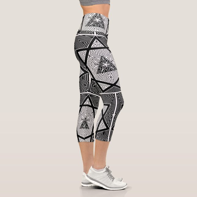 LEGGINGS CAPRI MEDIAS CON PATRON GEOMÉTRICO (Derecha)