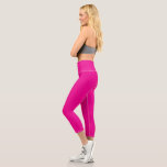 Leggings Capri Mejora tu espacio con un fondo rosado<br><div class="desc">Transforme su espacio con una moda y un elegante fondo rosado y diseño de borde negro. Eleva tu estética con este sencillo pero elegante gráfico de papel pintado que añade un toque de sofisticación a cualquier habitación.</div>