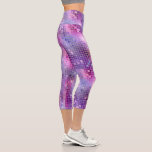 Leggings Capri Moda Glamour Glamour Pink Púrpura Patrón Geométric<br><div class="desc">Este diseño moderno presenta un patrón geométrico rosa y púrpura.</div>