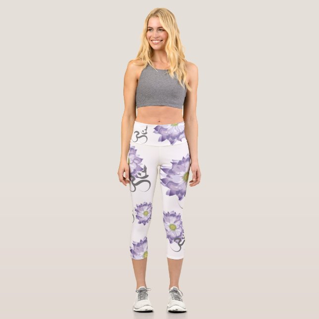 Leggings Capri Morado Lotus Flor Yoga & Om/Aum Zen Calligraphy (Anverso)