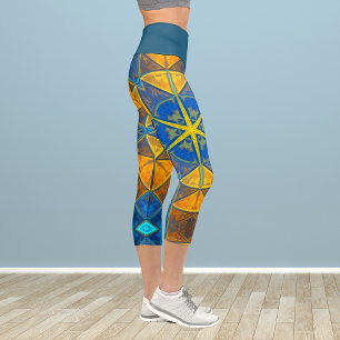 Leggings Capri Mosaic Kaleidoscope Flor azul y leyenda amarilla