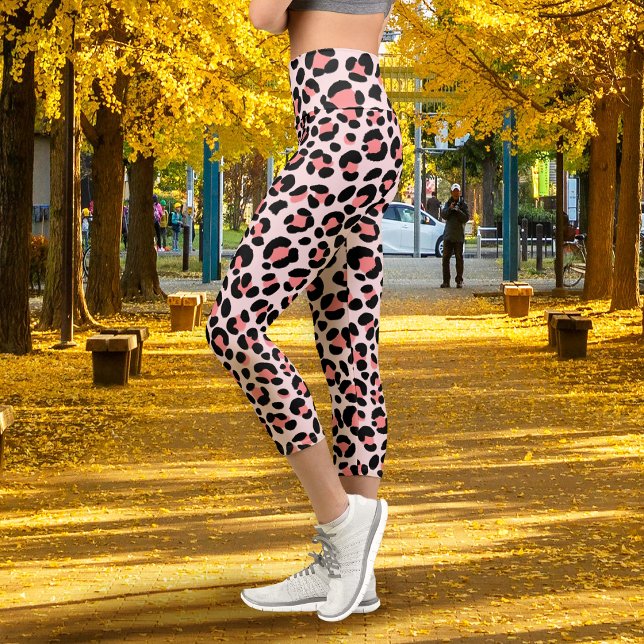 Leggings Capri Naranja Leopardo Negro Beige  (Leopard Orange Black Beige Capri Leggings)