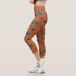 Leggings Capri Naranja quemado y patrón de tela azul