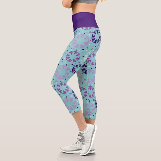 Leggings Capri Natación sincronizada con patrones púrpura y Aqua (Izquierda)