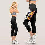 Leggings Capri Negro motivacional con tipografía amarilla<br><div class="desc">Leyendas negras de capri con la cita motivacional "Mente sobre millas". Minimalista impresión en tonos vivos de blanco, amarillo y naranja sobre un fondo negro. La palabra "correr" (en la cintura) es PERSONALIZABLE, puedes editar el tipo de letra y el color o simplemente reemplazarlo por un deporte, un nombre, ¡es...</div>