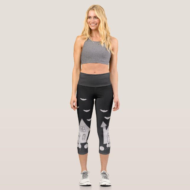 Leggings Capri Noche de Halloween con casa embrujada, murciélagos (Anverso)