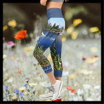 Leggings Capri Nombre personalizado de lago y flores silvestres<br><div class="desc">Estas únicas y divertidas leggings de longitud capri están decoradas con nuestra foto original de un lago y flores silvestres, con el correspondiente guarnecido azul y nombre en una gran tipografía de escritura blanca. El nombre está al lado de la pierna izquierda, fácilmente personalizado. "moda, aptitud y ropa de ejercicio"....</div>