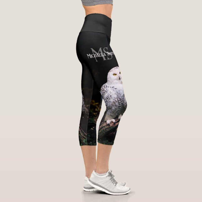 Leggings Capri Nombre personalizado del monograma de búho de niev (Derecha)