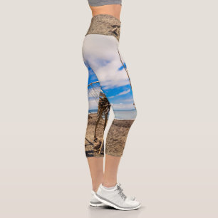 Leggings Capri Obra de arte en la playa de Hokitika, Nueva Zeland