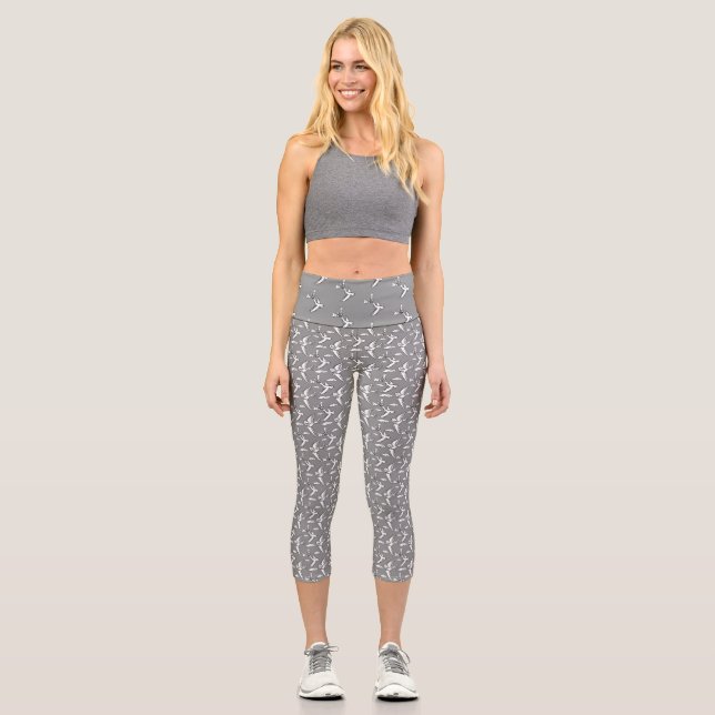 Leggings Capri Pájaros caprichosos voladores con patrón gris (Anverso)