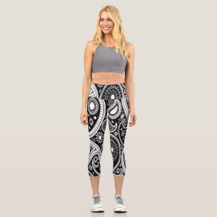 Leggings Capri Papeles de yoga impresos en blanco y negro