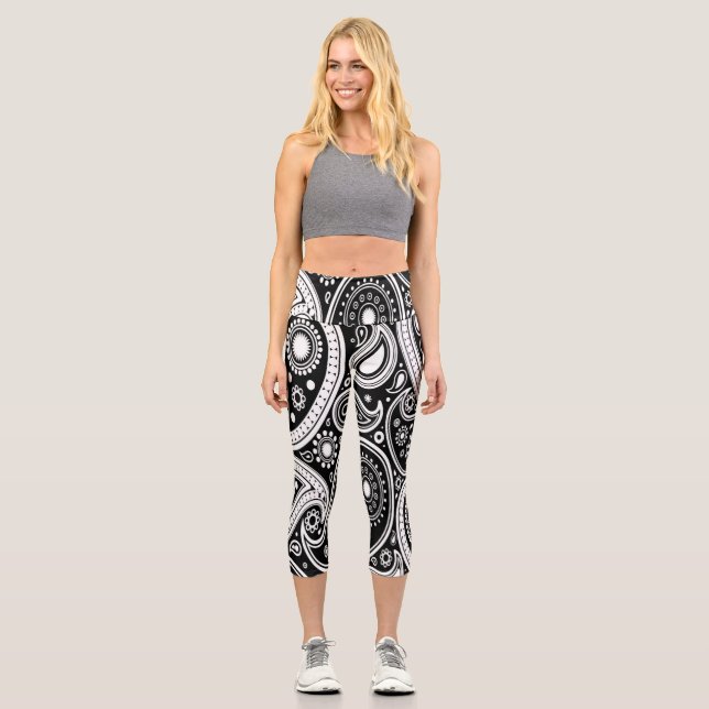 Leggings Capri Papeles de yoga impresos en blanco y negro (Anverso)