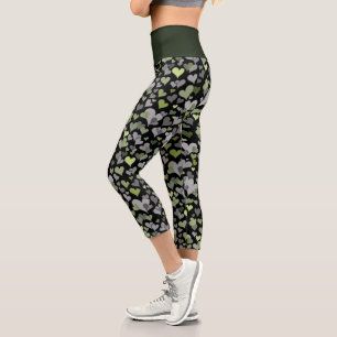 Leggings Capri Patrón cardíaco gris verde y negro