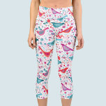 Leggings Capri Patrón de acuarela de pájaro<br><div class="desc">Moderna pintura de acuarela de estilo bohemio de aves en un jardín de flores silvestres naranjas,  rosas y verde azuladas sobre un fondo blanco. Arte original de Nic Squirrell.</div>