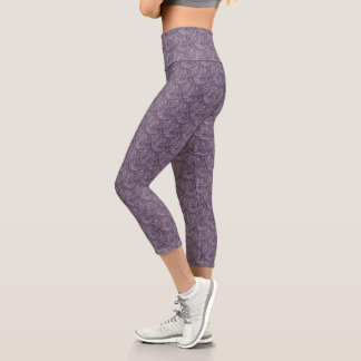 Leggings Capri Patrón de arte de Fern púrpura pálido