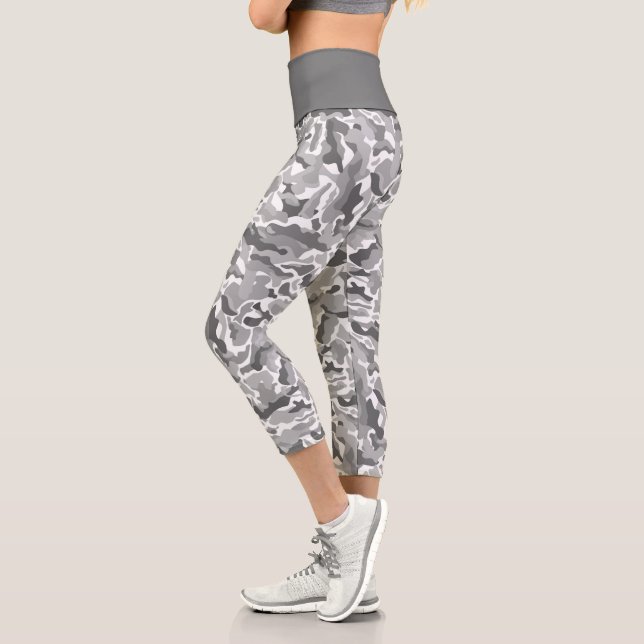 Leggings Capri Patrón de camuflaje gris claro moderno (Izquierda)