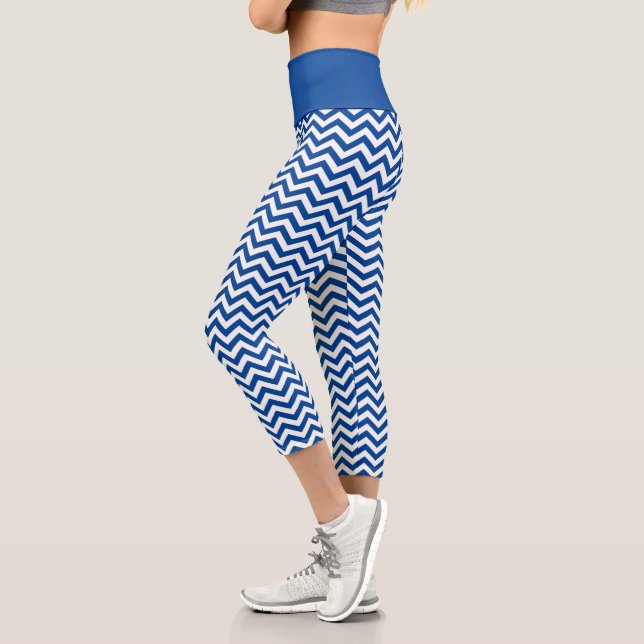Leggings Capri Patrón De Chevron Blanco Y Azul (Izquierda)