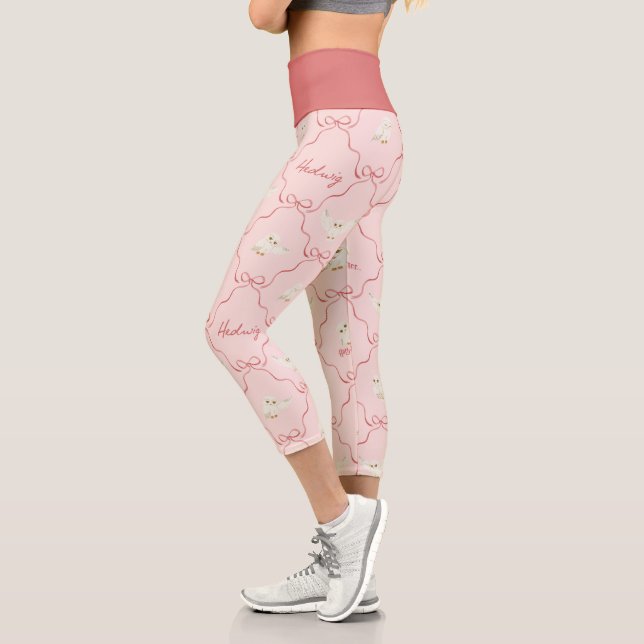 Leggings Capri Patrón de cinta rosa Hedwig (Izquierda)