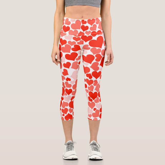 Leggings Capri Patrón de corazón rojo moderno (Anverso)