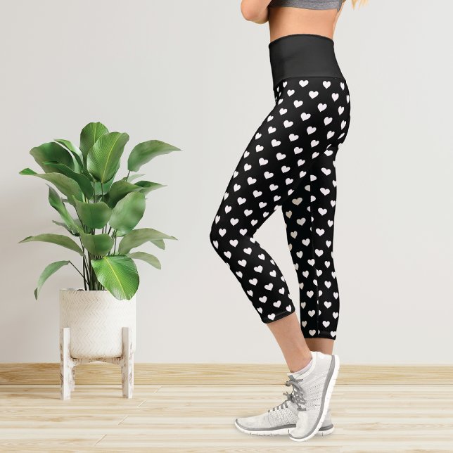 Leggings Capri Patrón de corazones blancos de puntos de polka (Subido por el creador)