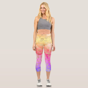 Leggings Capri Patrón de corazones dorados morados y rosados dive