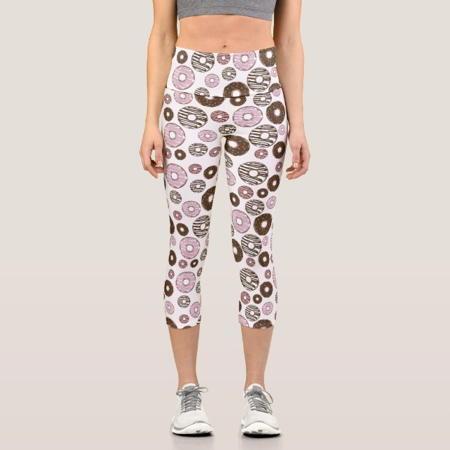 Leggings Capri Patrón De Donuts, Donuts Rosados, Donuts Marrones (Anverso)