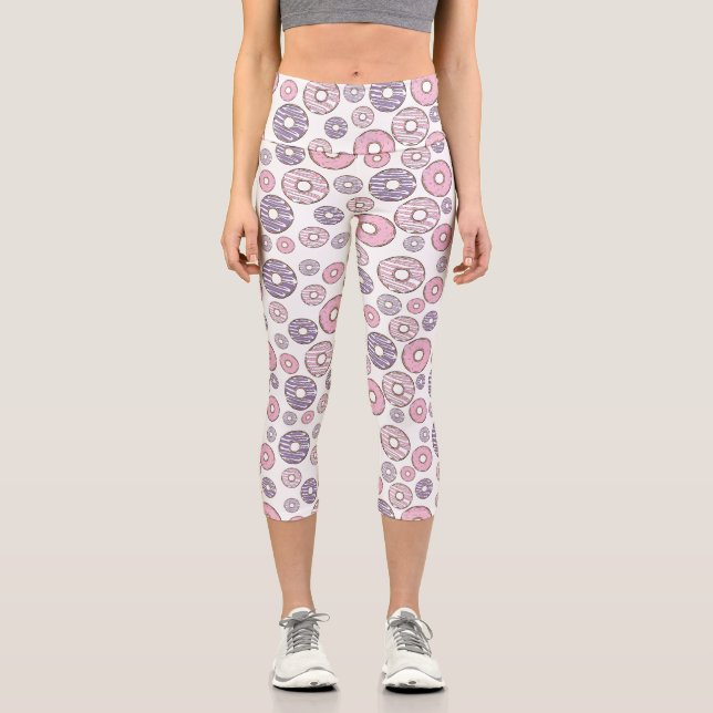 Leggings Capri Patrón De Donuts, Donuts Rosados, Donuts Morados (Anverso)