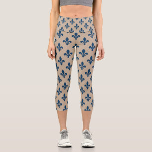 Leggings Capri Patrón de Flor de Lis, Azul Real Francés sobre Cre