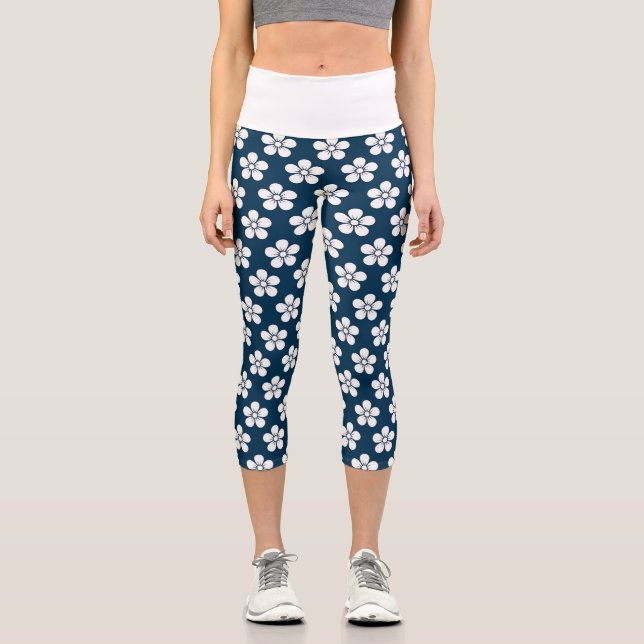 Leggings Capri Patrón de flores blancas en azul oscuro (Anverso)