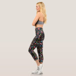 Leggings Capri Patrón de flores botánicas sobre negro<br><div class="desc">Patrón de flores botánicas cúpulas sobre un fondo negro.</div>
