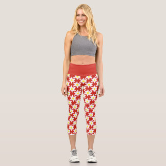 Leggings Capri Patrón de flores de Edelweiss blancas en rojo