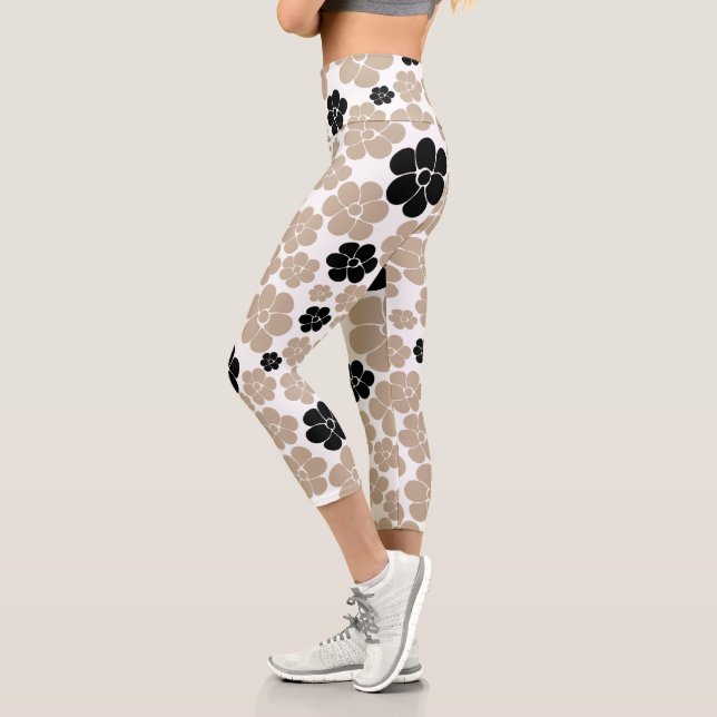 Leggings Capri Patrón de flores de moda en tazas, negro y blanco (Izquierda)