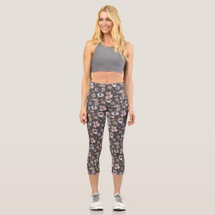 Leggings Capri Patrón de flores silvestres rosadas con acuarela b