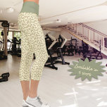 Leggings Capri Patrón De Hoja Verde Sobre El Fondo Amarillo Paste<br><div class="desc">Este diseño de estilo natural presenta una rama verde y beige y una forma de hoja sobre un fondo amarillo pastel con una banda de cintura complementaria. Añada esta prenda a su tratamiento de bienestar o hágalo un regalo para alguien especial.</div>