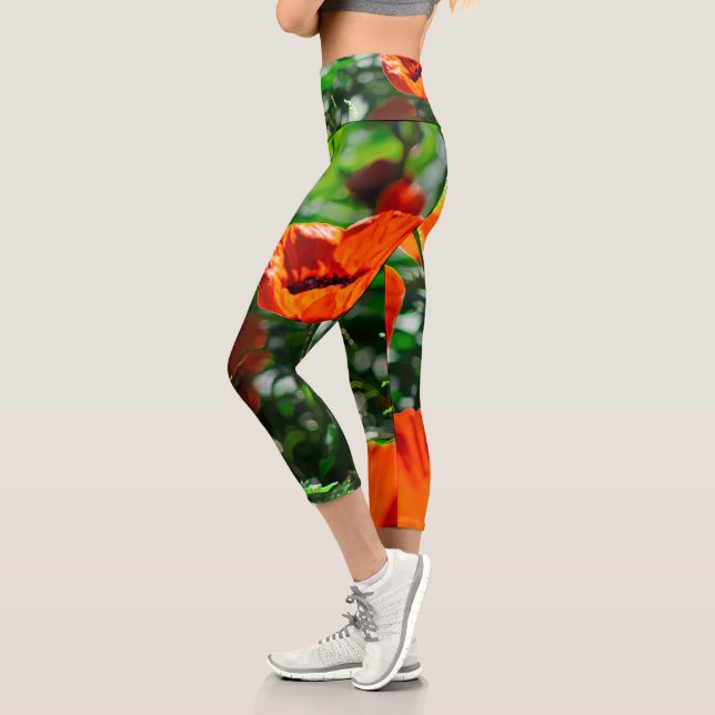 Leggings Capri Patrón de jardín de flores de adormidera roja esti (Izquierda)