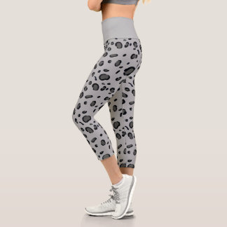 Leggings Capri Patrón de leopardo negro sobre gris